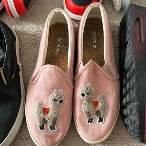 Sólidos Llama Slip Ons